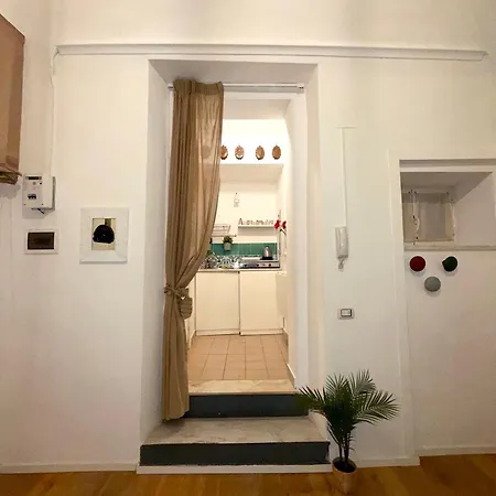 Fiftythree House - In The Heart Of Neapol